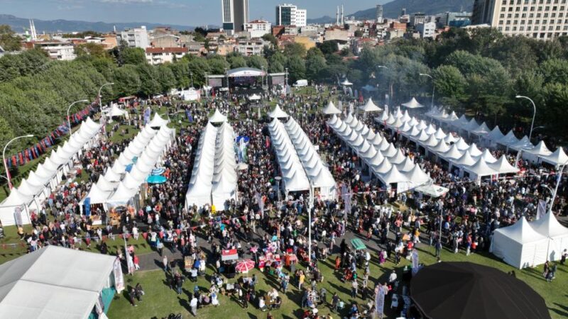 Bursa Gastronomi Festivali’nin tadı damaklarda kaldı Bursa Büyükşehir Belediyesi tarafından bu yıl ilki düzenlenen ve 10