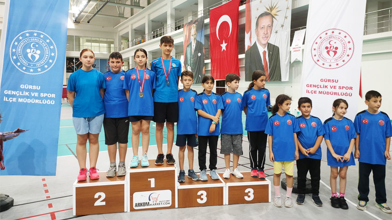 Büyükşehirli badmintonculardan 4 madalya