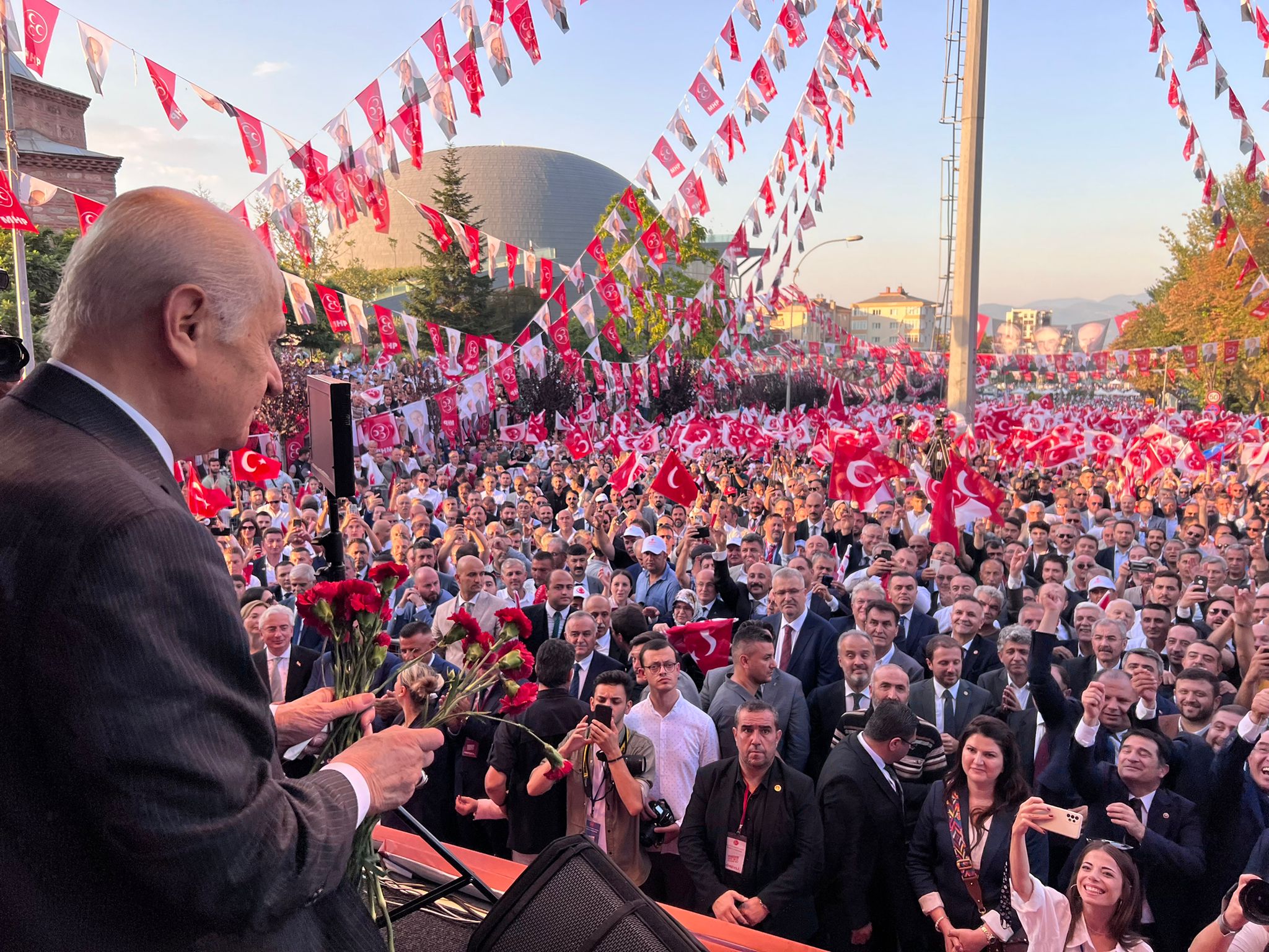 MHP’nin Bursa’da ‘diriliş mitingi’