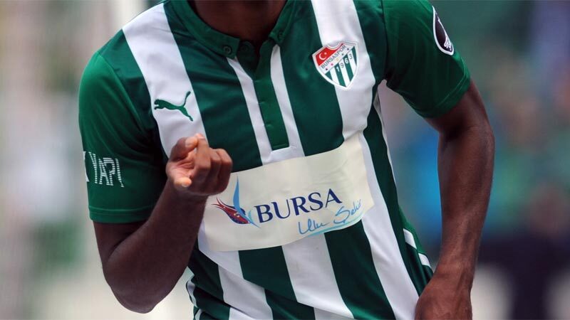 Bursaspor’un eski yıldızı Süper Lig’e dönüyor Cedric Bakambu, Galatasaray için bugün İstanbul'a gelecek. Demokratik Kongolu futbolcu,