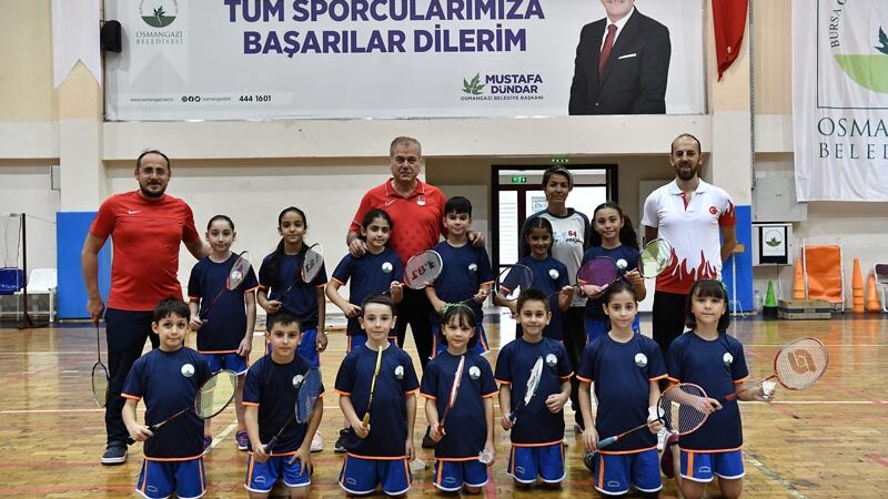 Osmangazili badmintoncular ışık saçıyor Artan sporcu sayısı ve yenilikleriyle kendini geliştirmeye devam eden Osmangazi