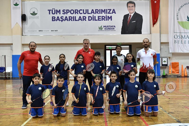 Osmangazili badmintoncular ışık saçıyor