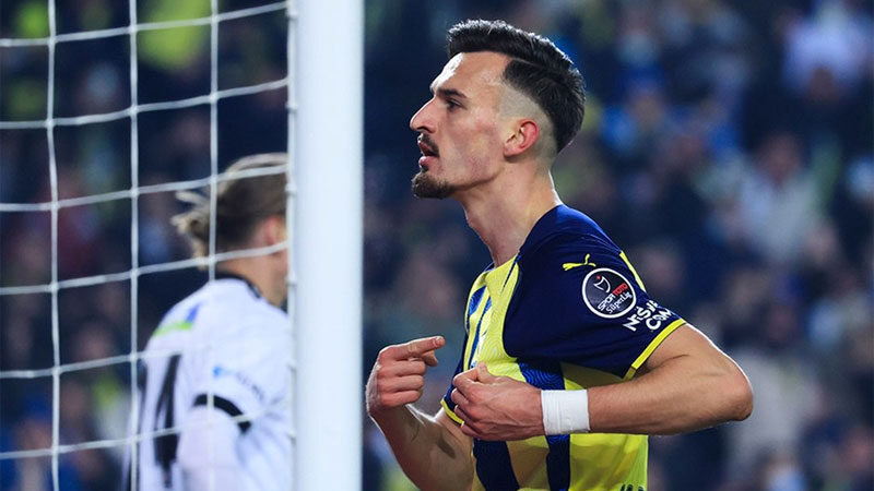 Berisha’dan Fenerbahçe sözleri: Mutlu değildim Fenerbahçe'deki bir sezonun ardından Augsburg'a kiralanan Mergim Berisha, Alman basınına