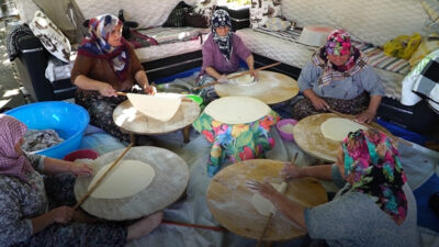 Mustafakemalpaşalı kadınlar imece usulü kışlık hazırlıklarına başladı