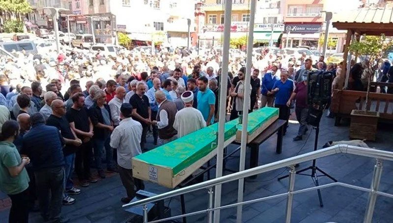 İki kardeş bir saat arayla öldü