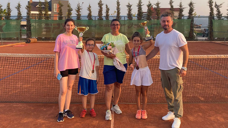 Osmangazili raketler göz doldurdu Osmangazi Belediyespor’un minik raketleri, 8-9 Yaş Tenis Bursa İl Birinciliği