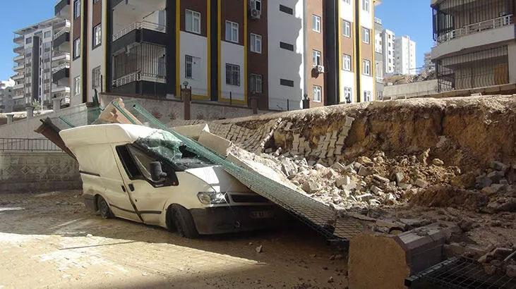 İstinat duvarı çöktü, göçük altında kalan operatör öldü İstinat duvarı çöktü, göçük altında kalan operatör öldü