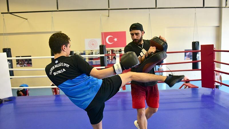 Yıldırım’da kış spor okulları başlıyor Gençlerin gelişimi ve kötü alışkanlıklardan uzak kalması için önemli projeleri