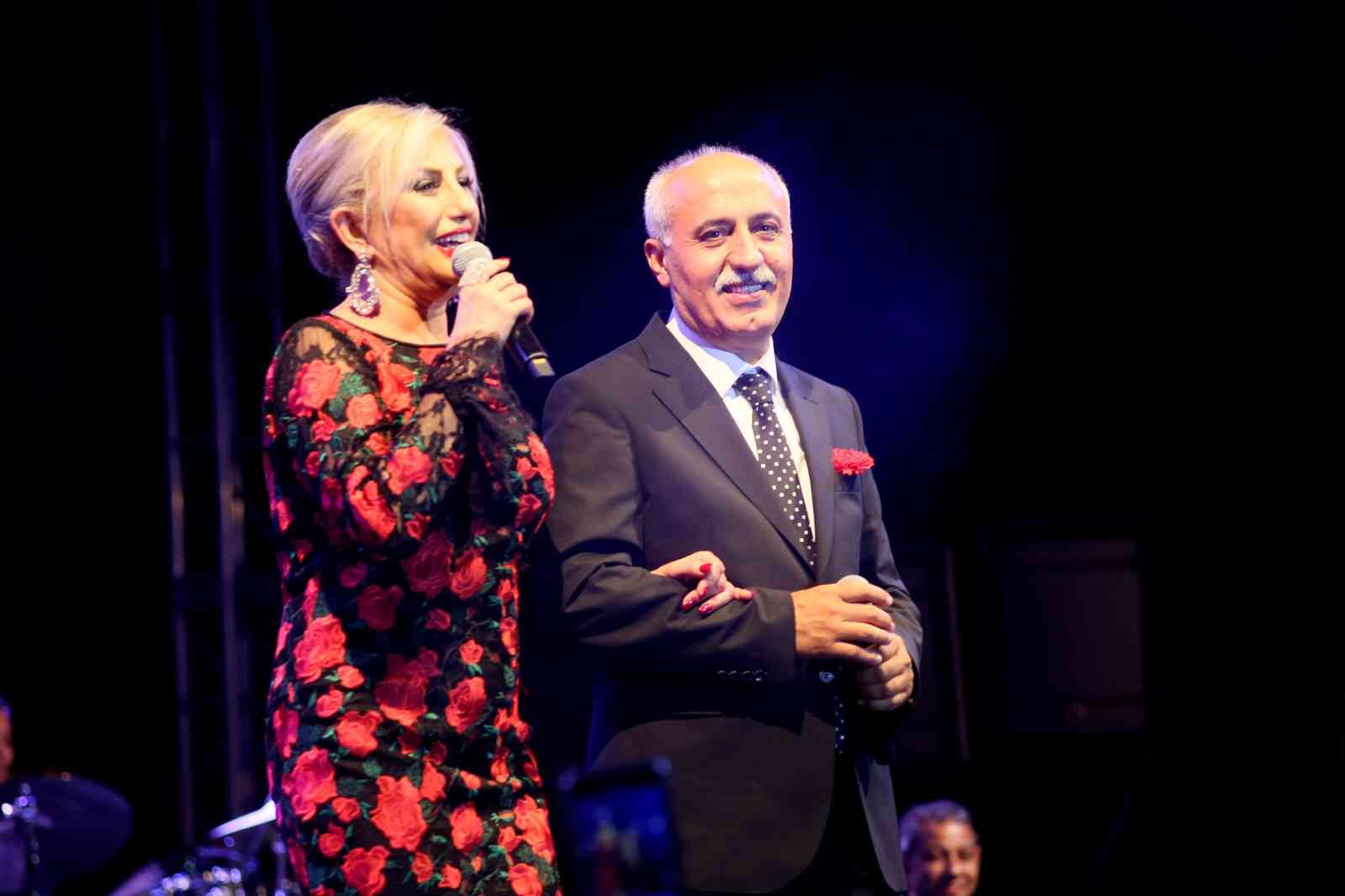 Altın Biber Festivali’ne Muazzez Ersoy damga vurdu