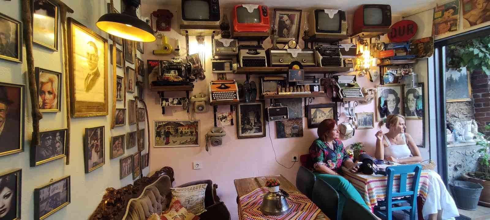 Bu kafeye gelenler 40 yıl öncesine yolculuk yapıyor 1 bu kafeye gelenler 40 yil oncesine yolculuk yapiyor 938fc48