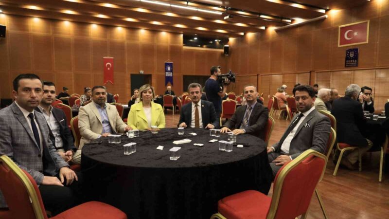 Bursa’da en lezzetli festival çalıştayla başladı Bursa Büyükşehir Belediyesi tarafından 'İpeksi Lezzetler’ sloganıyla bu yıl ilki