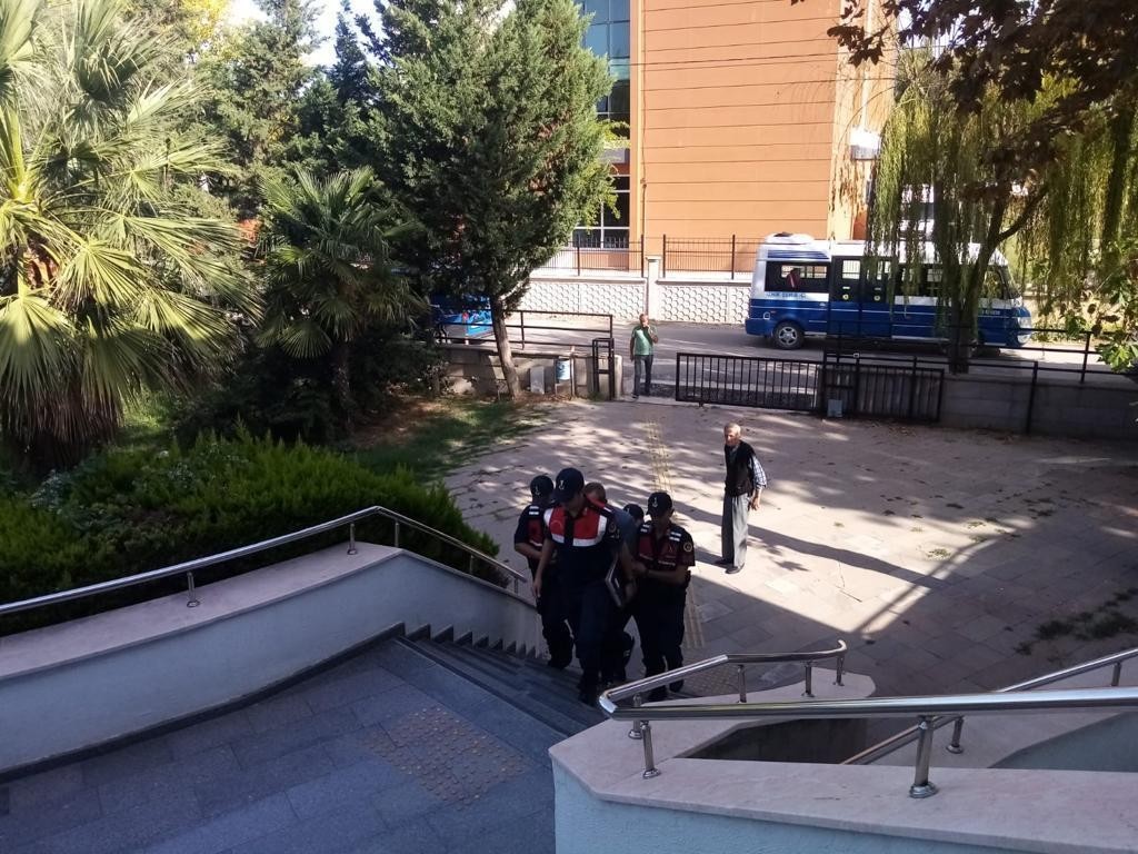 Bursa’da kenevir tarlasına baskın Bursa’da kenevir tarlasına baskın