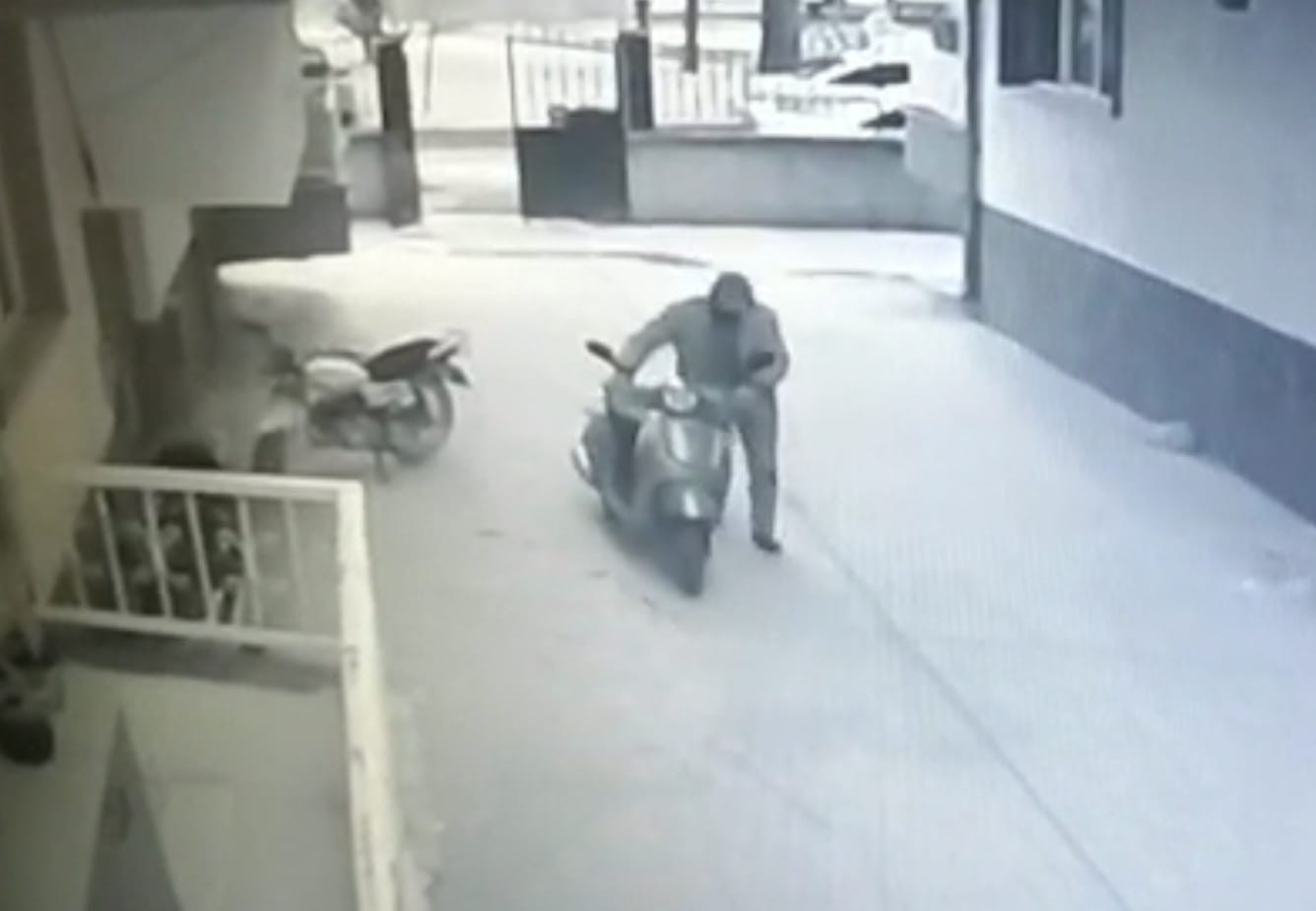 Bursa’da motosiklet hırsızı kamerada
