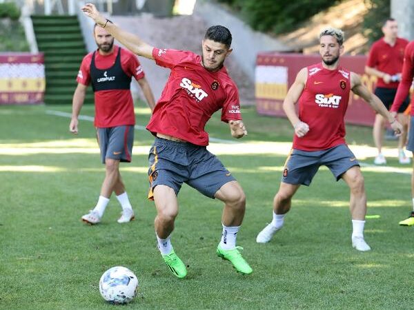 Galatasaray Futbol Takımı'nın yeni transferleri Mauro Icardi, Yusuf Demir, Juan