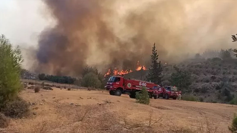 Mersin’de orman yangını! Havadan ve karadan yoğun müdahale, yerleşim yerleri boşaltıldı