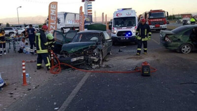 Lastiği patlayan otomobil dehşet saçtı! 1 bebek öldü, 9 kişi yaralandı