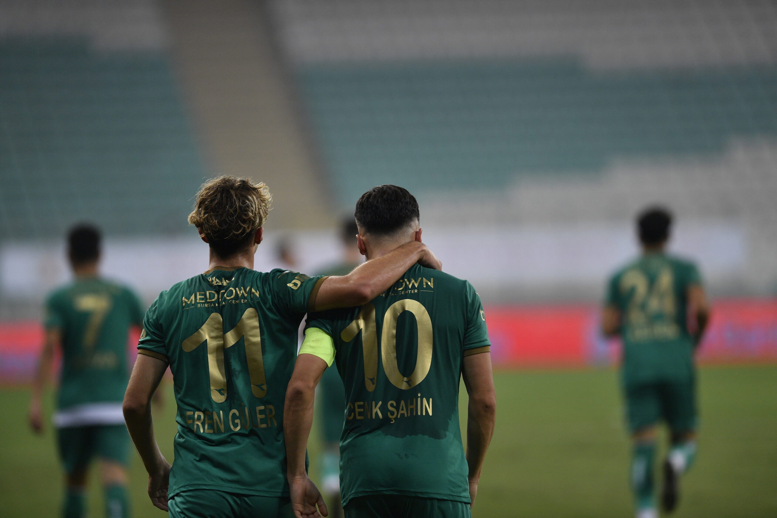 Bursaspor kaptanı Cenk’ten o isme destek mesajı!