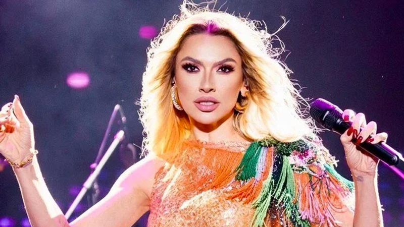Hadise’nin gönderme yaptığı şarkı zirveye yerleşti