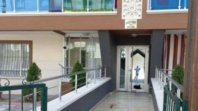 Ablasının erkek arkadaşı ile aynı evde yaşadığını duyunca dehşet saçtı