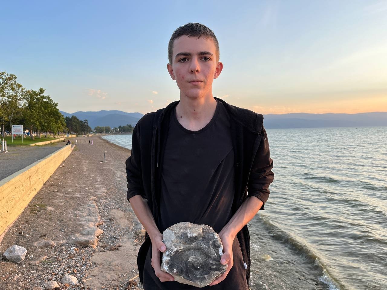 İznik Gölü’nde tarihi taş kalıntısı bulundu İznik Gölü’nde tarihi taş kalıntısı bulundu