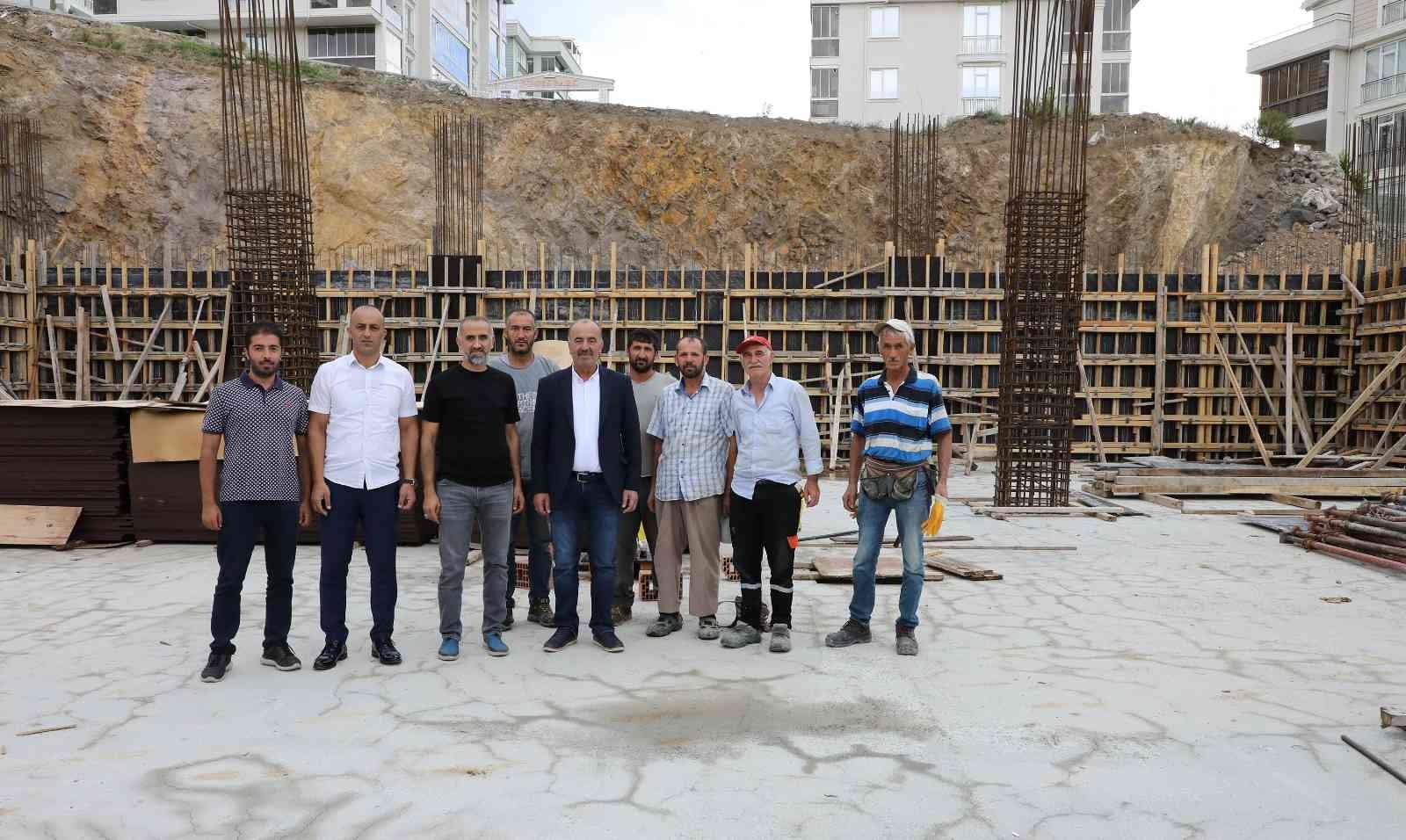 Mudanya kapalı pazar yeri inşaatı hız kesmeden devam ediyor