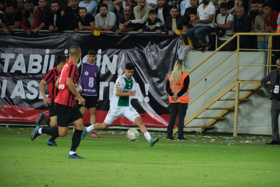 Bursaspor’un genç yıldızından tarihi gol! Bursaspor’un genç yıldızından tarihi gol!