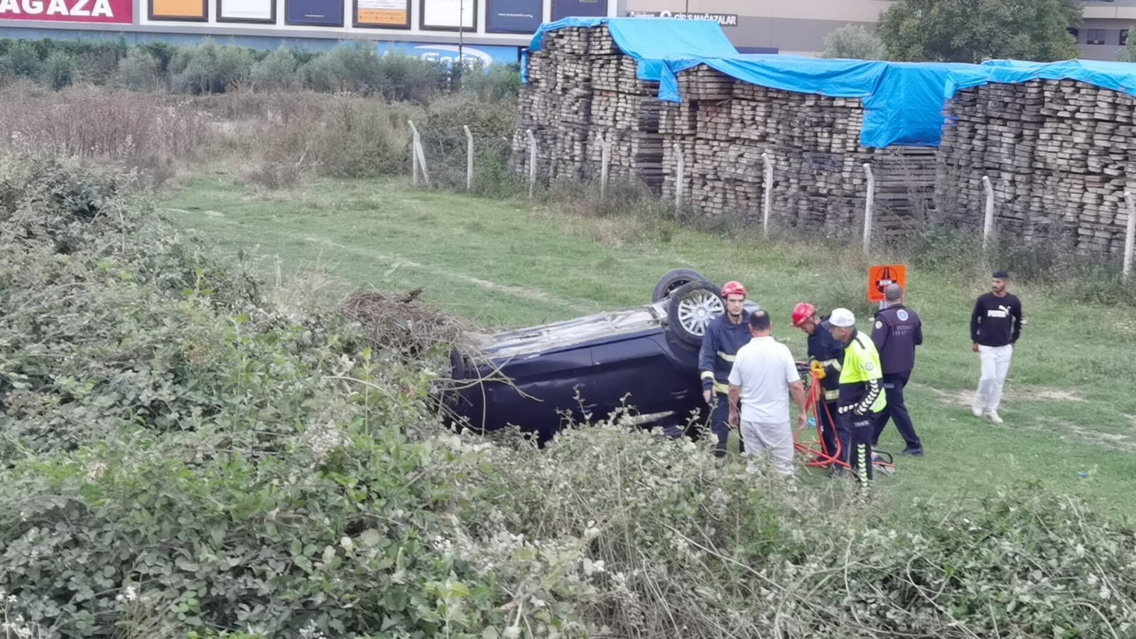 Bursa’da otomobil şarampole yuvarlandı: Yaralılar var