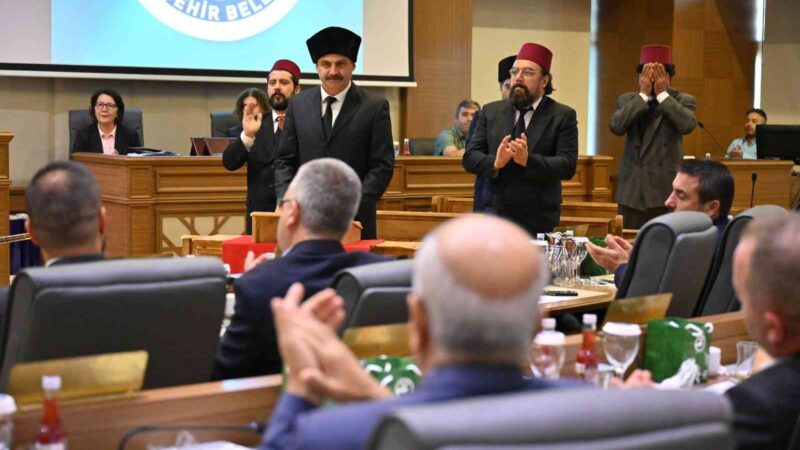 Puşide-i siyah meclis kürsüsünde Bursa’nın 8 Temmuz 1920’de Yunan işgaline uğramasının ardından Ankara’da meclis