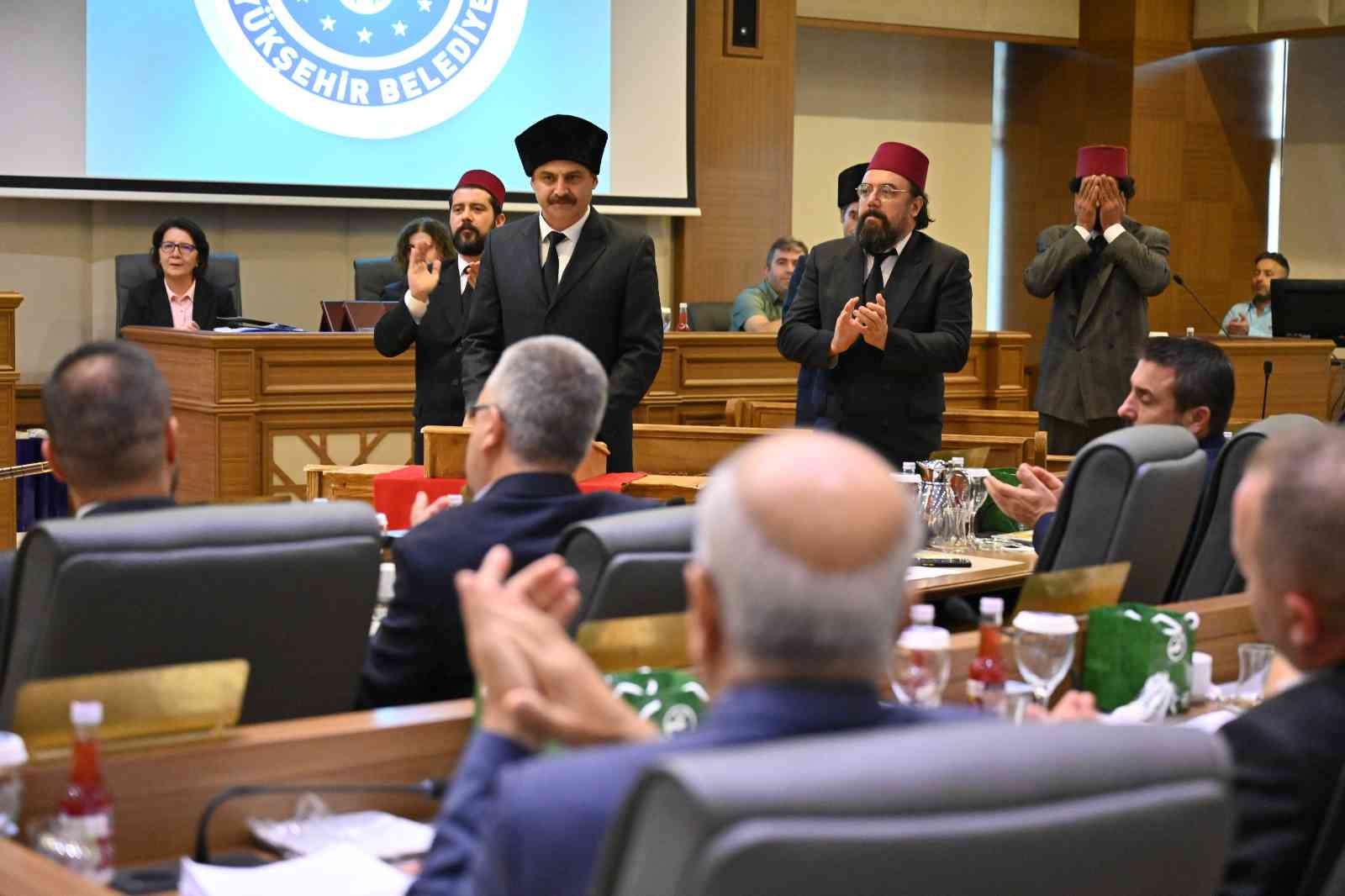 Puşide-i siyah meclis kürsüsünde 1 puside i siyah meclis kursusunde 7349035