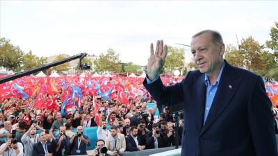 Cumhurbaşkanı Erdoğan: ‘Ülke yönetmeyi partisindeki hizipleri yönetmekle karıştırıyor’
