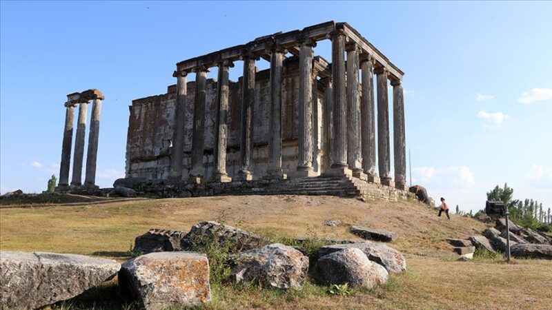 Kütahya'nın Çavdarhisar ilçesindeki "İkinci Efes" olarak nitelendirilen "Aizanoi Antik Kenti"nden