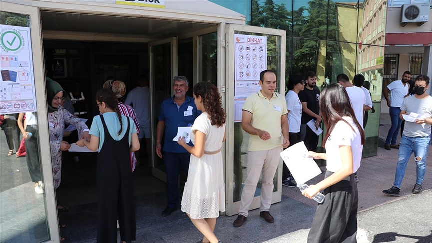 KPSS heyecanı! Milyonlarca aday ter döktü