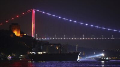 Boğaz’da gemi trafiği yeniden başladı