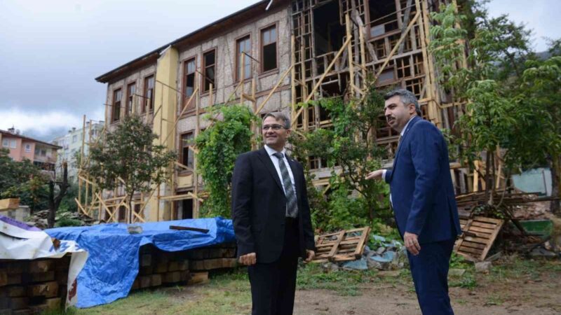 Yıldırım’da tarih ihya ediliyor Yıldırım Belediye Başkanı Oktay Yılmaz, Yıldırım Kaymakamı Metin Esen ile