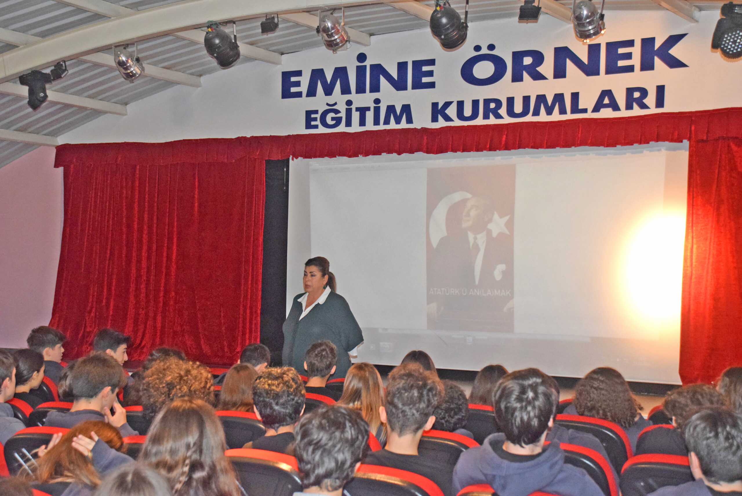Cumhuriyet Haftası’nda Emine Örnek kurumlarında ‘Atatürk’ü An(la)mak’ konferansı Cumhuriyet Haftası’nda Emine Örnek kurumlarında ‘Atatürk’ü An(la)mak’ konferansı