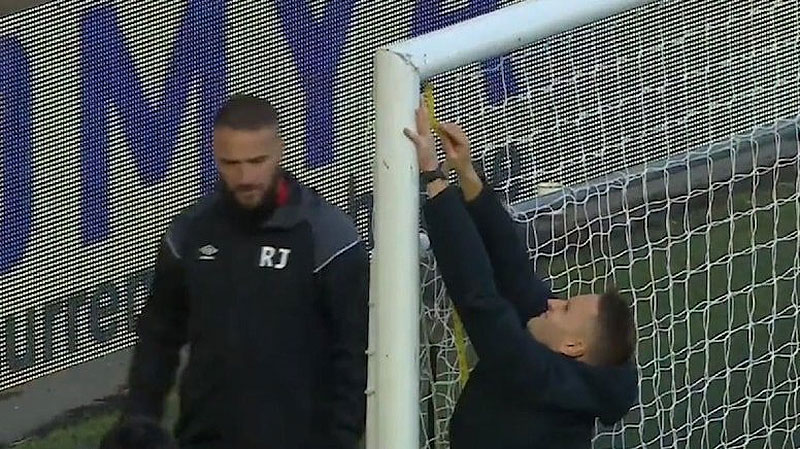 Hull City maçında ‘kale direği’ krizi Hull City maçında ‘kale direği’ krizi