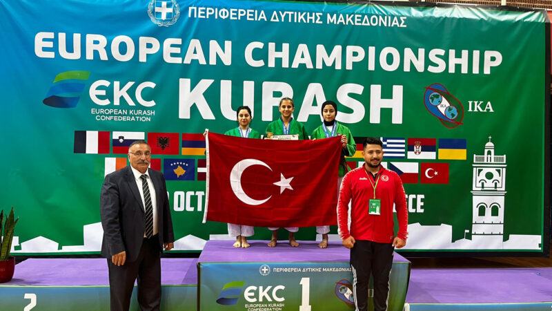 Osmangazili judocu ay yıldızlı bayrağı dalgalandırdı Osmangazi Belediyespor Judo Takımı sporcularından Nisa Yavuz, Yunanistan’ın Kozani şehrinde