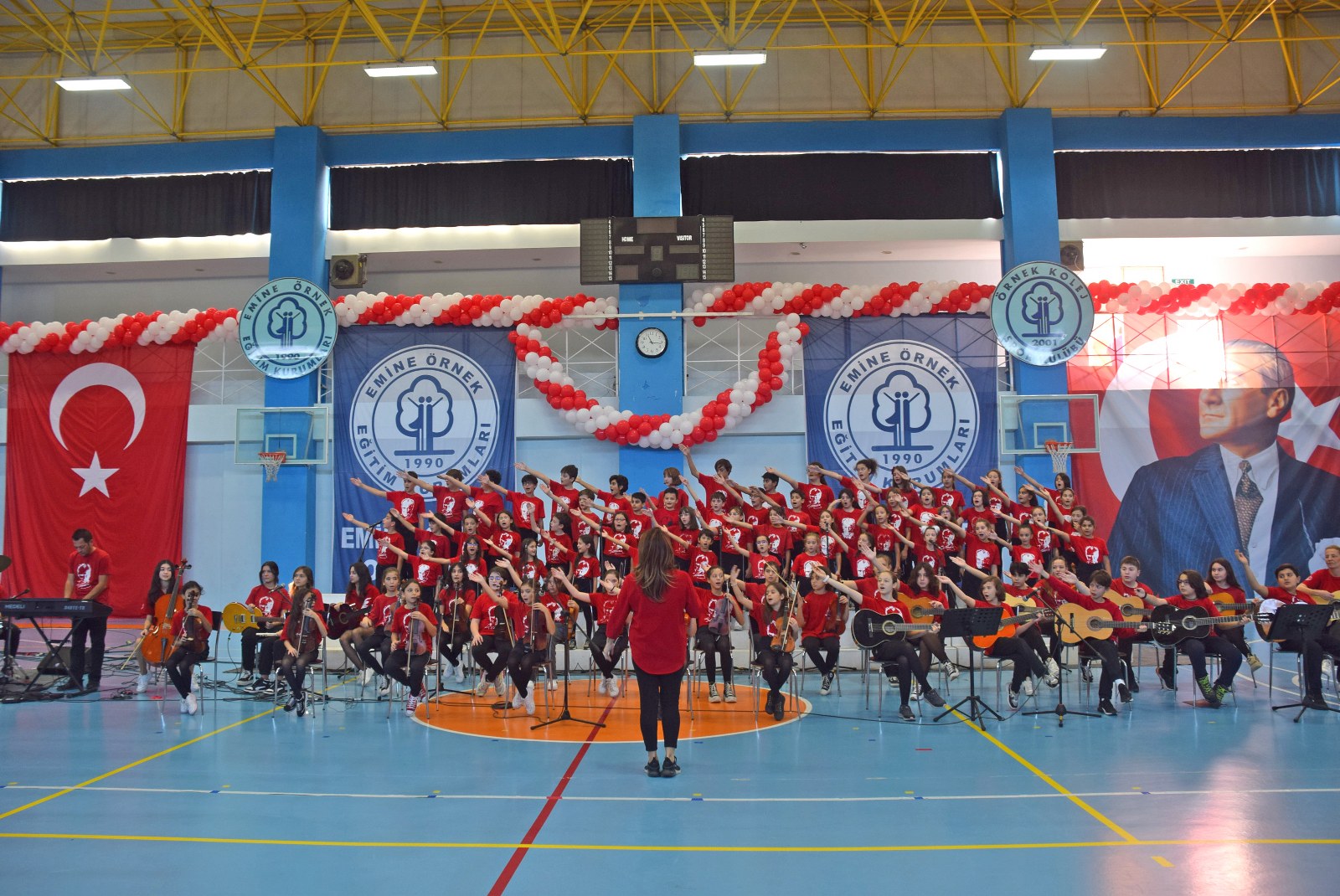 Emine Örnek’te 99. yıl Cumhuriyet coşkusu Emine Örnek’te 99. yıl Cumhuriyet coşkusu