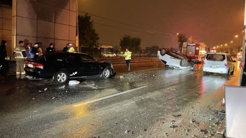 Bursa'da sağanak nedeniyle kayganlaşan yolda meydana gelen trafik kazasında 2