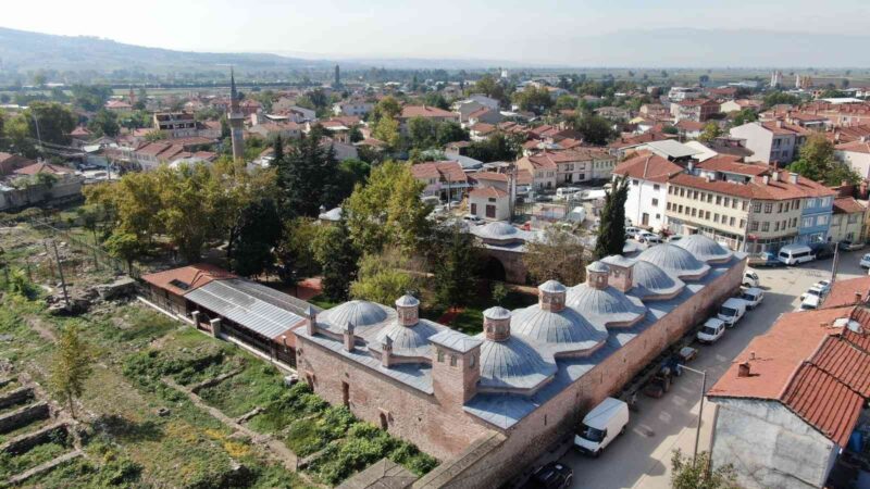 Bursa’daki 442 yıllık külliye kültür sanat merkezi oldu Bursa’nın Yenişehir ilçesinde 452 yıl önce yaptırılan Sinanpaşa Külliyesi kültür
