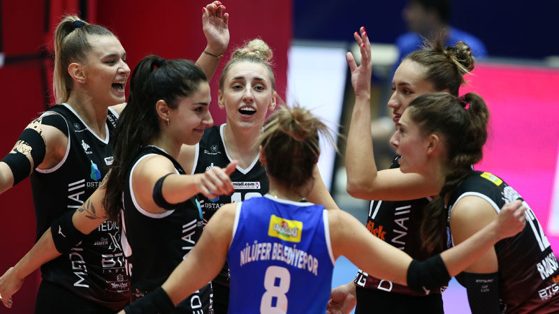 Voleybol Kadınlar AXA Sigorta Kupa Voley C Grubu'nda mücadele eden
