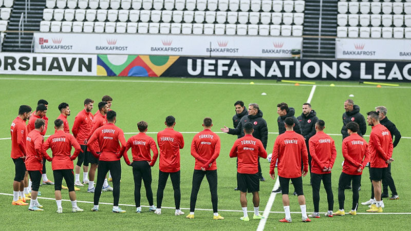 FIFA sıralamasında 45. sıraya düştük A Milli Futbol Takımı, FIFA dünya sıralamasında üç basamak gerileyerek