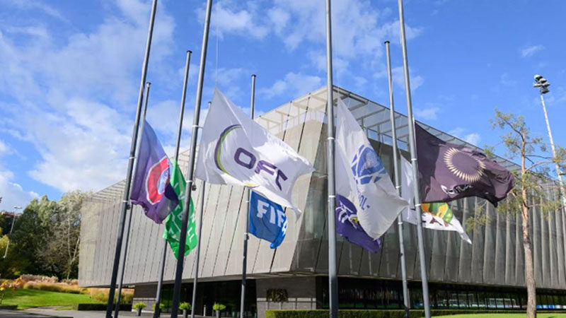FIFA’da bayraklar yarıya indirildi Endonezya’da cumartesi akşamı meydana gelen stadyum faciasında, 125 kişi hayatını