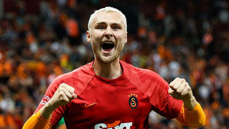 Galatasaray’dan Nelsson’un maaşına zam Galatasaray, Danimarkalı futbolcu Victor Nelsson'un ücretini iyileştirdi. Sarı-kırmızılılarda, yıllık 900