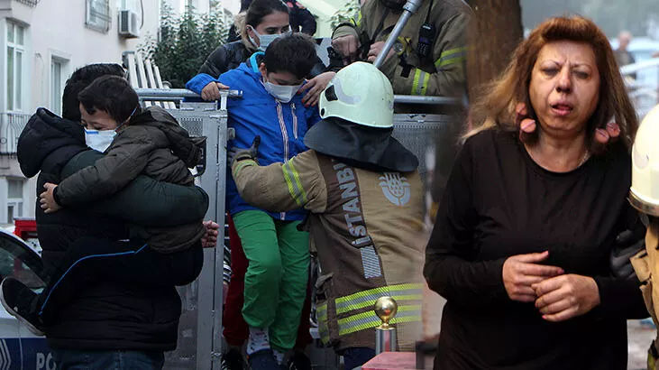 4 katlı binada can pazarı! ‘İnsanlar çatıda mahsur kaldı’ 4 katlı binada can pazarı! ‘İnsanlar çatıda mahsur kaldı’