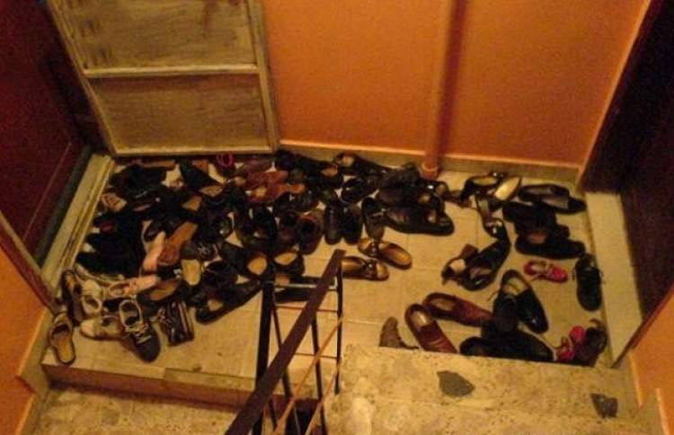 Kapı önüne ayakkabı bırakana kötü haber! Kapı önüne ayakkabı bırakana kötü haber!