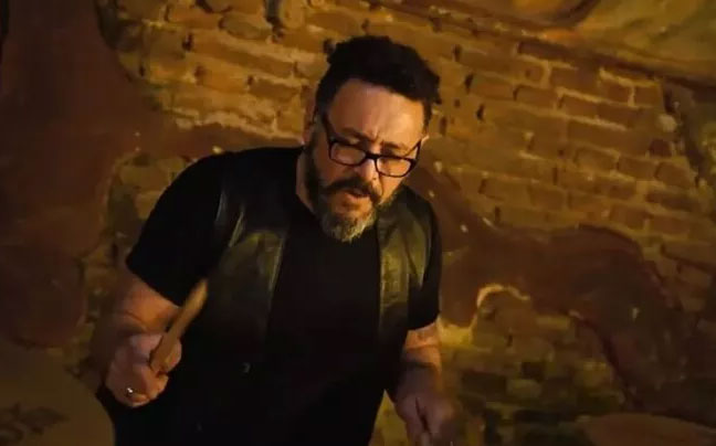 Sahnede fenalaşıp hayatını kaybetti