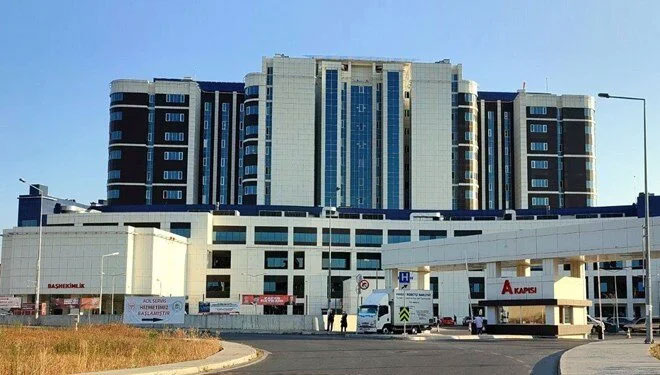 İstanbul’da hastaneye rapor için gidip 4 güvenlikçiyi bıçakladı