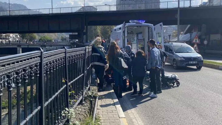 Kaldırımda yürürken hayatının şokunu yaşadı Kaldırımda yürürken hayatının şokunu yaşadı