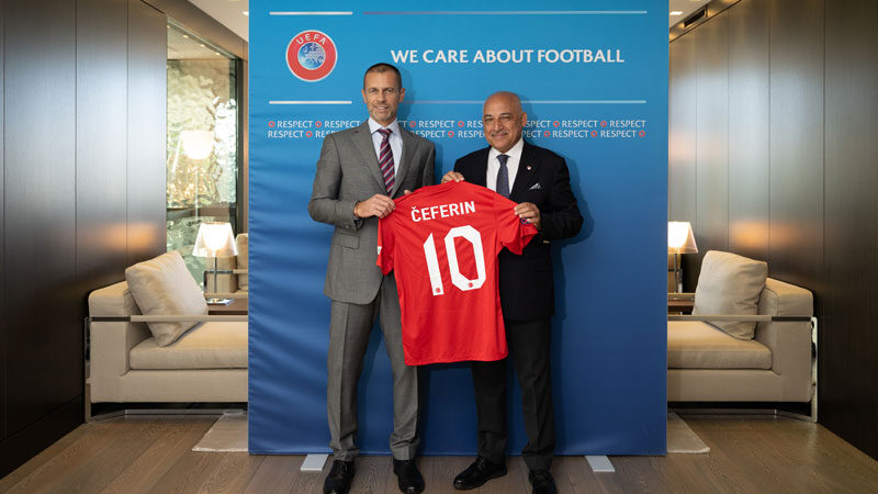Türkiye Futbol Federasyonu (TFF) Başkanı Mehmet Büyükekşi, UEFA Başkanı Aleksander